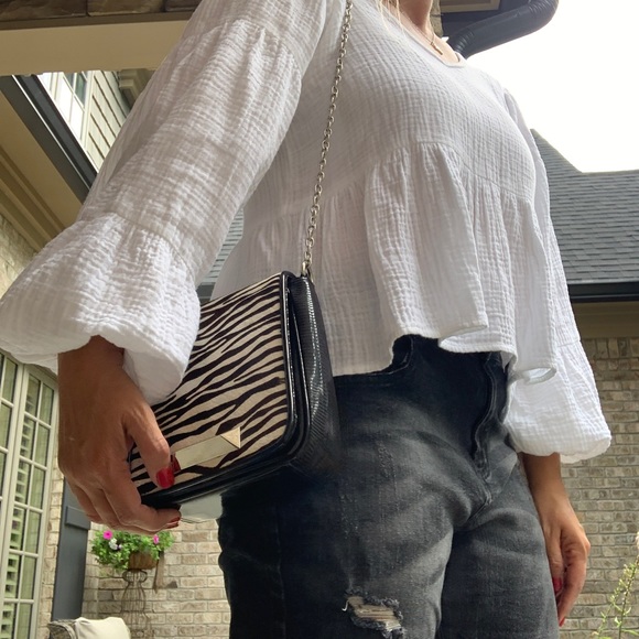Zebra and black crossbody with silver chain strap. New condition. - Picture 5 of 6